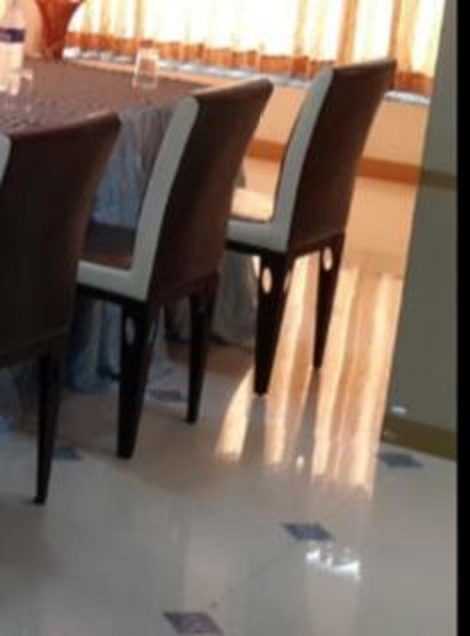 Manohar Mahal Hotell Jalgaon Exteriör bild