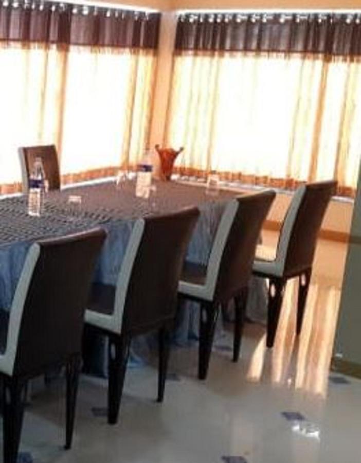 Manohar Mahal Hotell Jalgaon Exteriör bild