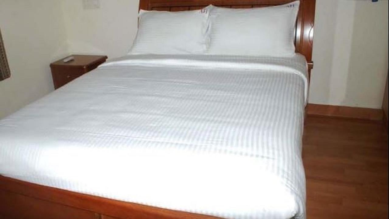 Manohar Mahal Hotell Jalgaon Exteriör bild